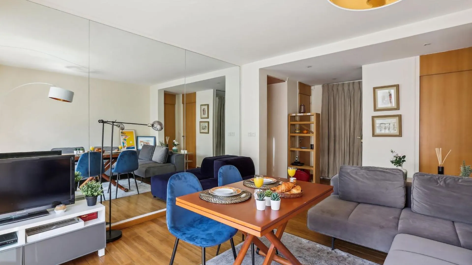 Trocadero & Arc De Triomphe With Balcony - Cityapartmentstay